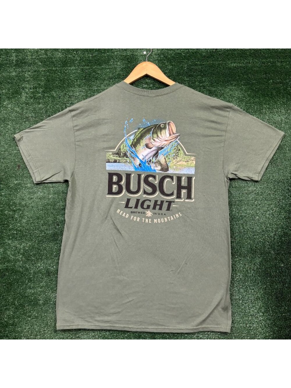 Busch Light Beer Brewed in U.S.A. Head For the Mountains T-Shirt Size Large